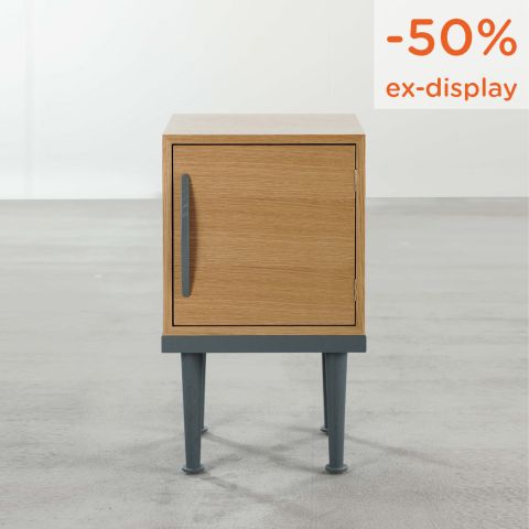 Hans side cabinet with door in oak