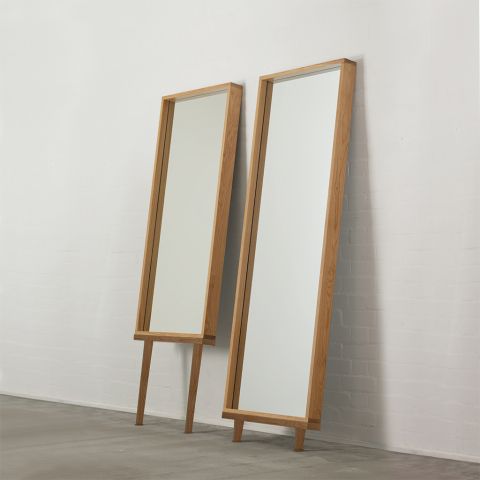 Hans long legged mirror in oak