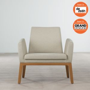 Trident armchair in oak