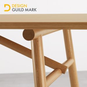 Span dining table in oak